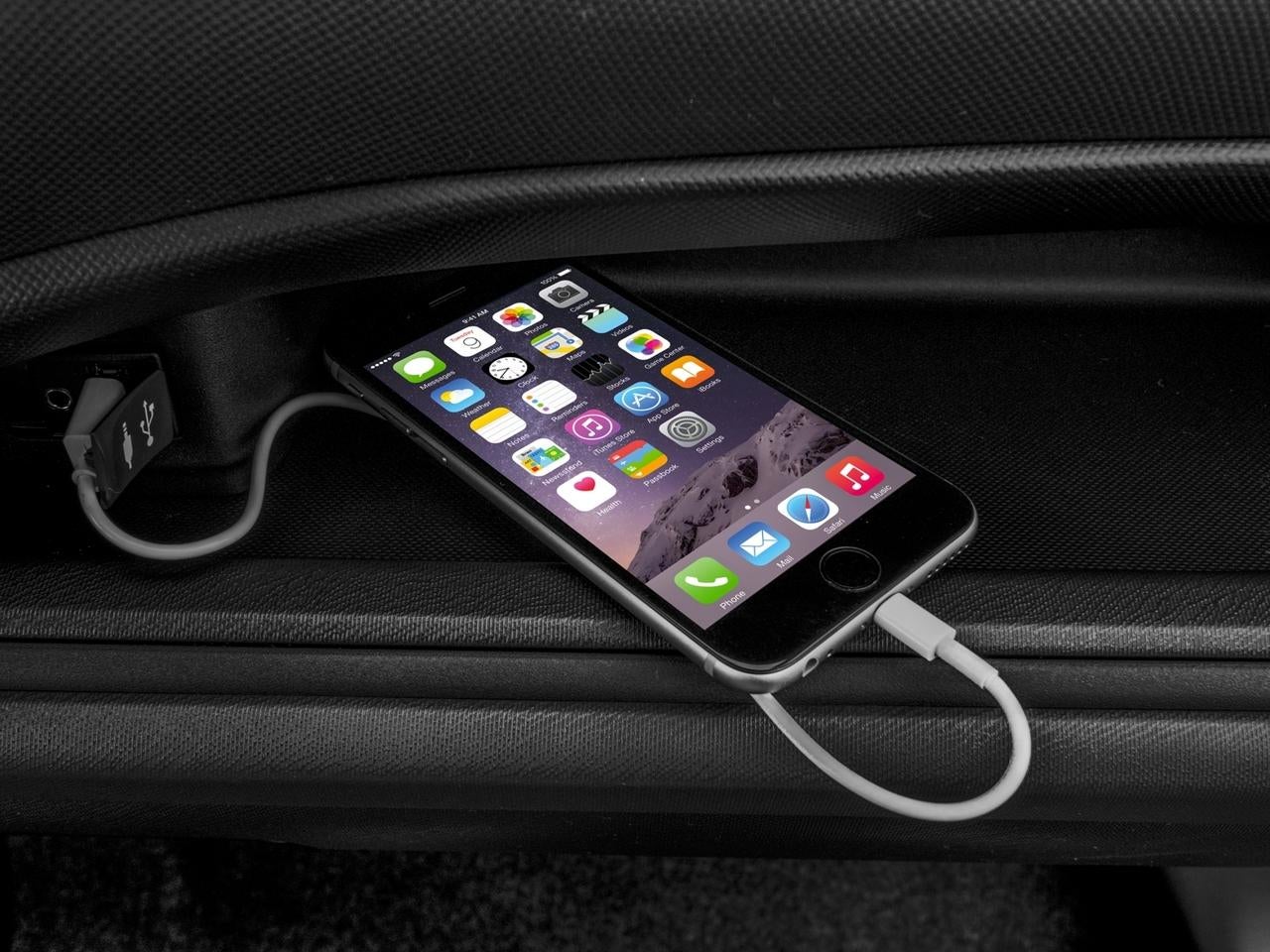 2016 Toyota Prius c 5dr HB Four (Natl)